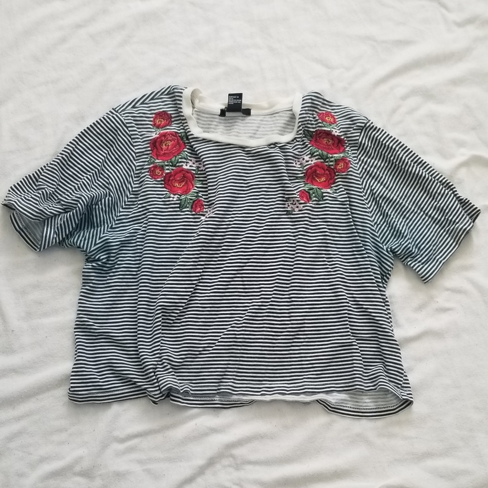 Really Cute Cropped Top with Flower Embroidery
